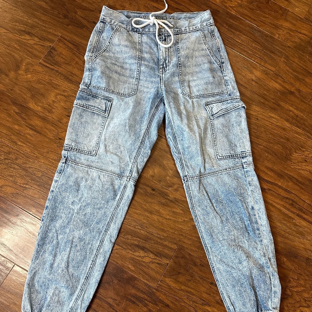 Women's American Eagle size 2 regular cargo jeans